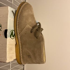 Like new, boys’ Naturino dress boots. Size 33